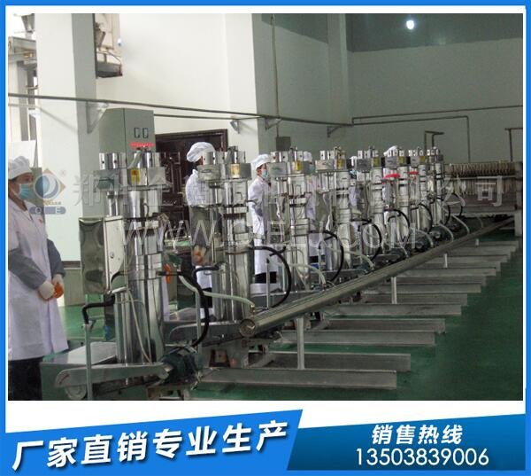 企鵝榨油機:山東用戶核桃油壓榨精煉設備發(fā)貨(圖2) 液壓榨油機